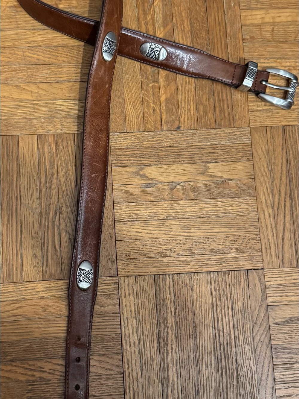 Vintage Brown Leather Belt & Silver tone Crossed Golf Club Medallions & Buckle